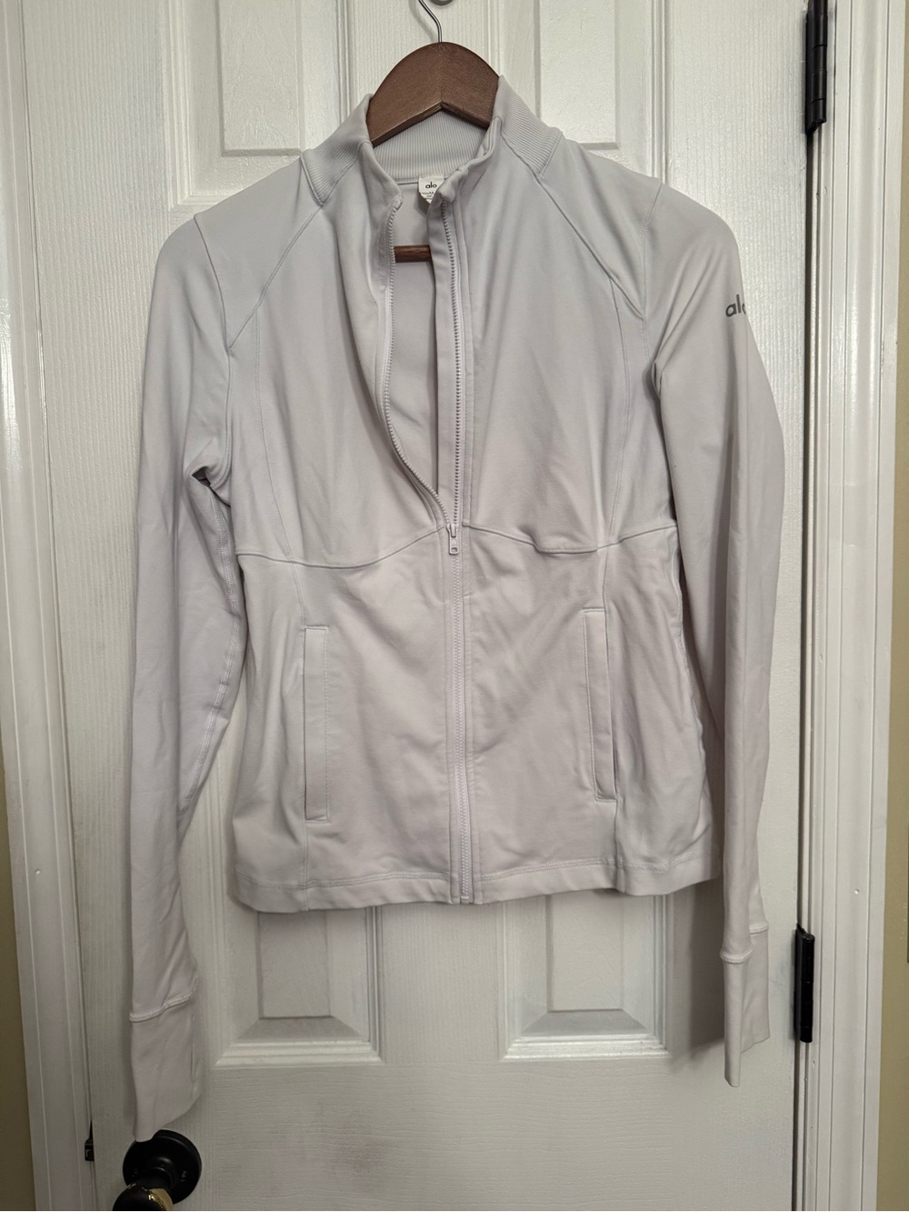 Authentic ALO Yoga Women’s White Full-Zip Jacket fitted medium logo $175